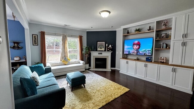 Building Photo - 318 OldCastle Dr