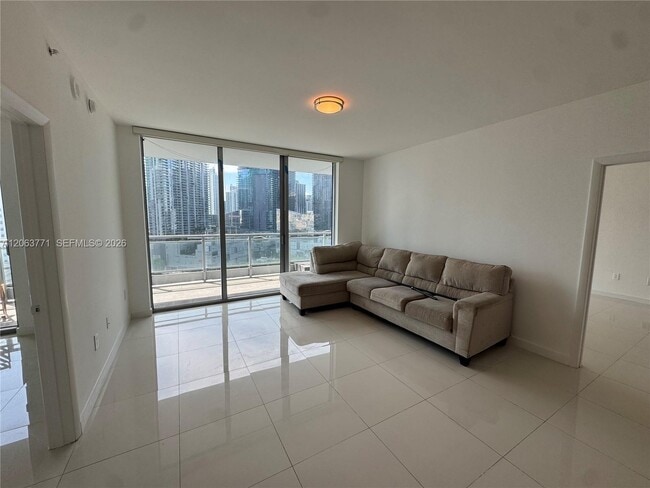 Photo - 90 SW 3rd St Unidad 2314