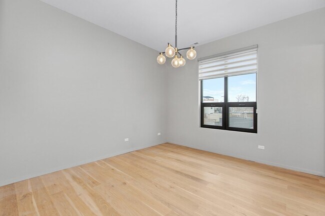 Building Photo - 1734 N California Ave Unit 2