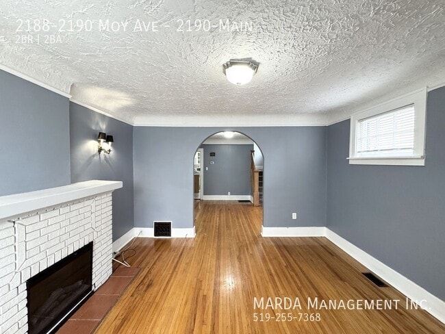 Photo - CHARMING 2 BED/1.5 BATH 2 STORY MAIN FLOOR UNIT + 70% OF HYDRO & GAS! Unité 2190-Main