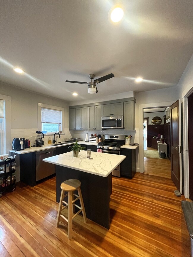 Building Photo - 16 Halifax St