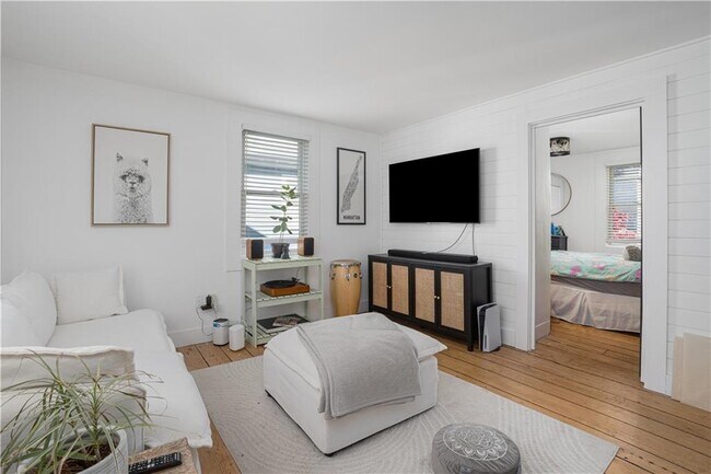 23 Holland St Unit 2