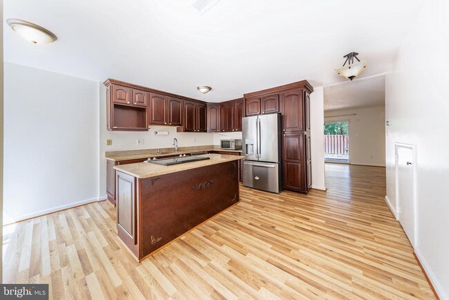 Photo - 2232 Southgate Square