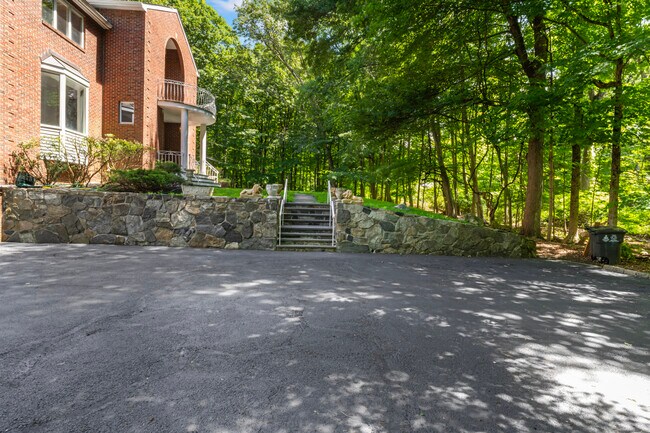 Photo - 501 Woodbine Rd