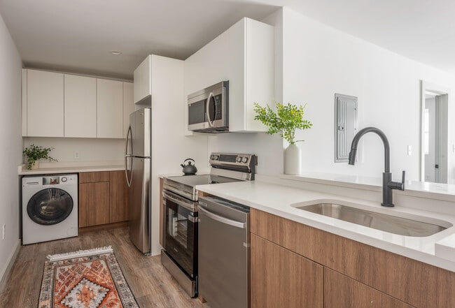 1 Bed 1 Bath - Kitchen