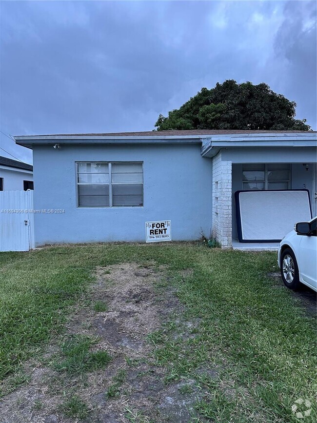 Building Photo - 12140 SW 218th St Rental