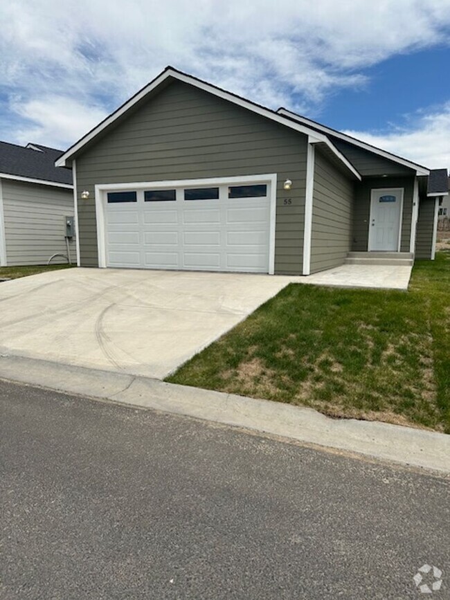Building Photo - **Charming 3-Bedroom Home - Ready for You!**