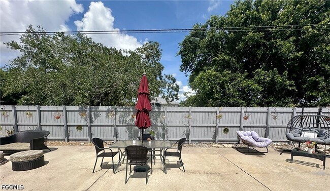Photo - 1495 Cranville Square