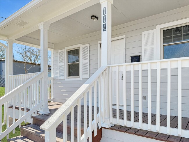 Photo - 114 8th St
