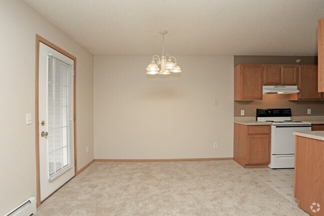 2BR, 1BA - 912 SF - Woodhaven East Apartments