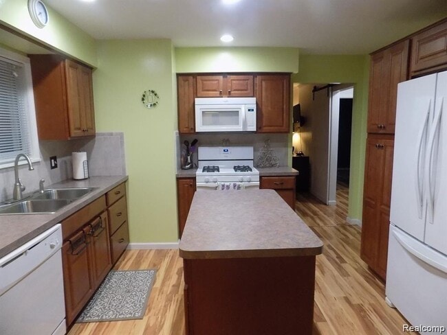 Photo - 475 Conway St