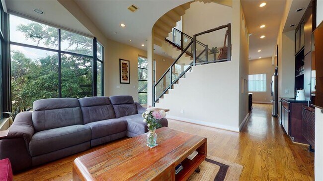 Photo - 1734 Wentworth St