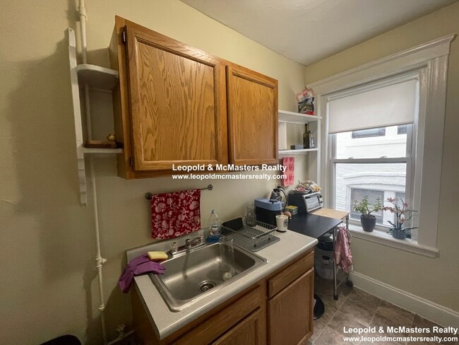 Photo - 194 Kelton St