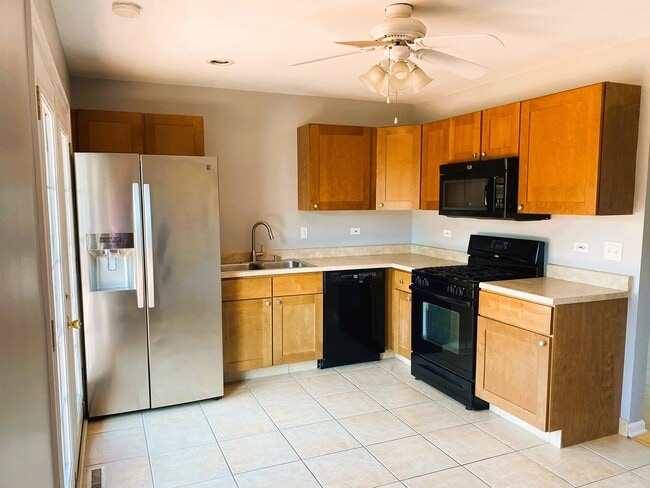 Photo - 580 Comstock Ave