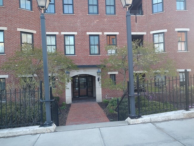 Building Photo - 40 College St Unit 514 Rental