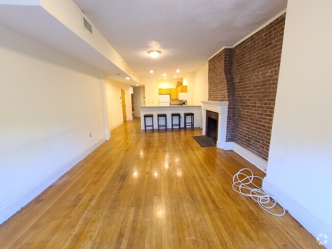 Building Photo - 1402 Beacon St Unit 3 Rental