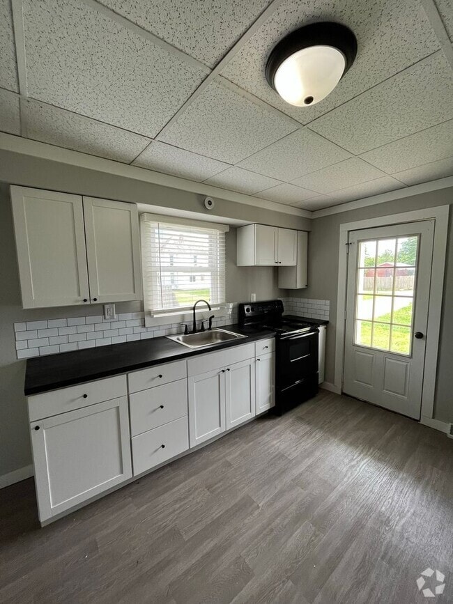 Building Photo - 1-21-22 5th St Unit 21 5th Street Rental