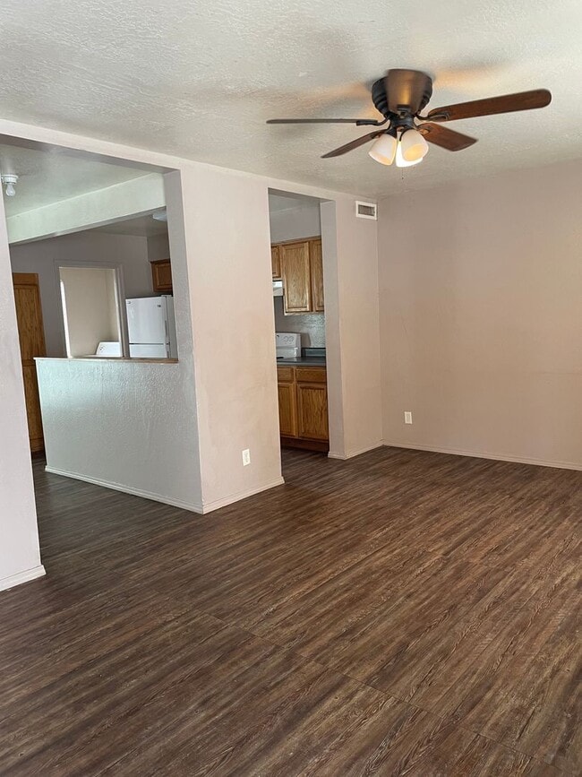 112 E Benton Ave