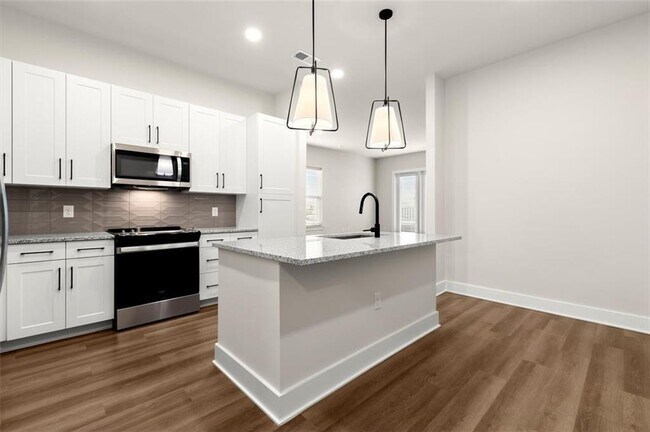 Photo - 2648 Sandy Plains Rd Unit 301