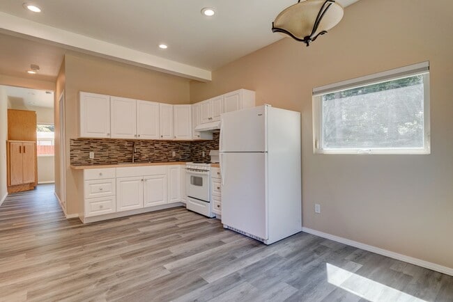 Building Photo - 811 W Patmore Rd Unit Apartment