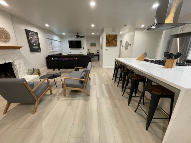 Photo - 2832 David St