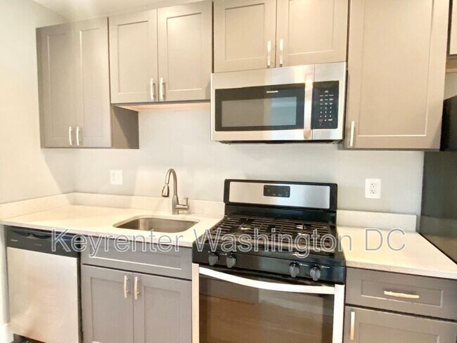 1715 Montello Ave NE Unit NE Unit 2