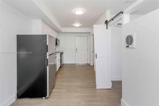 Photo - 1620 NW 18th St Unit 305