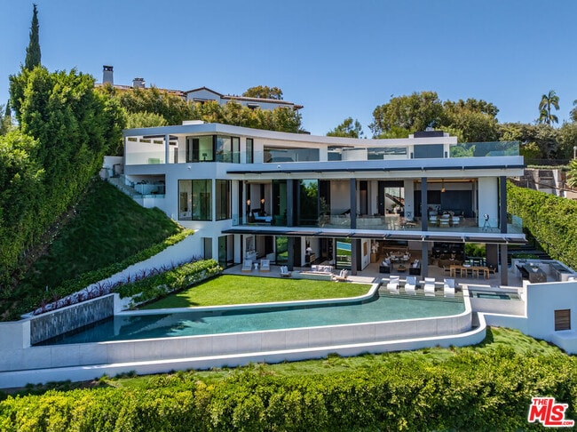Building Photo - 9364 Beverlycrest Dr