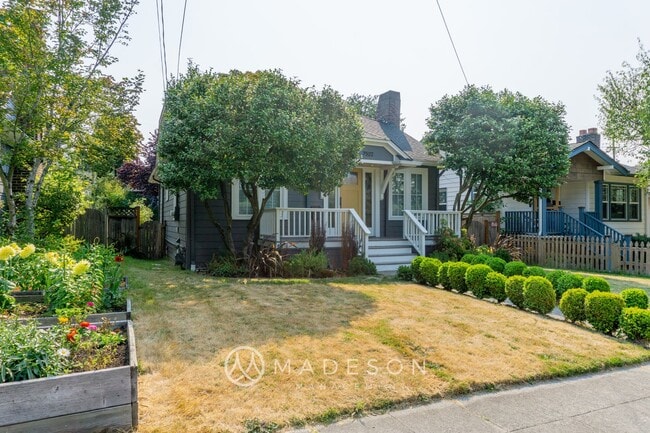 Photo - Beautiful Remodeled House with Fenced Yard in Maple Leaf