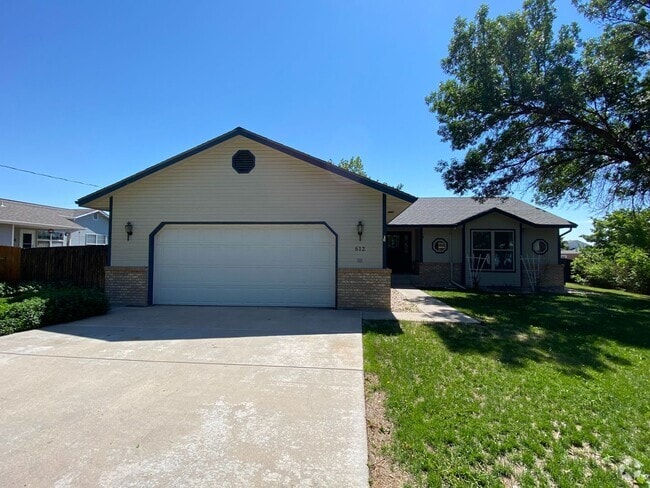Building Photo - Remodeled 3 Bedroom 2 Bath Rental