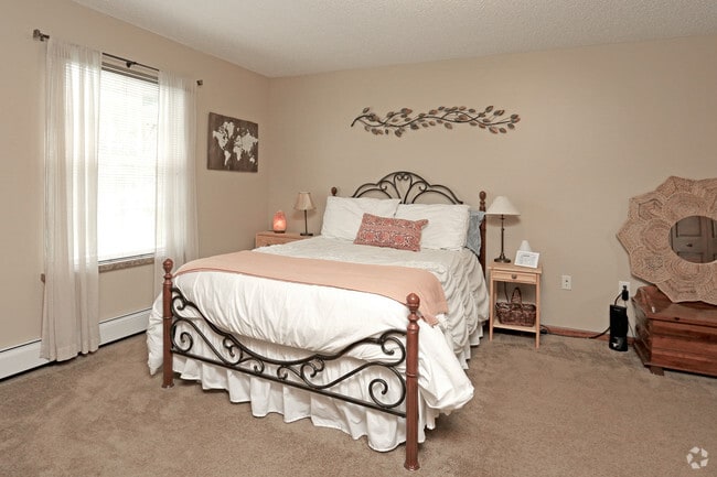2BR, 2BA - 1082 SF