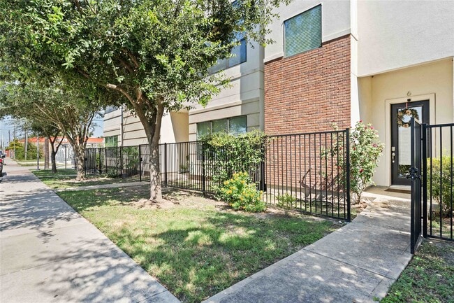 Photo - 6 N Hutcheson St