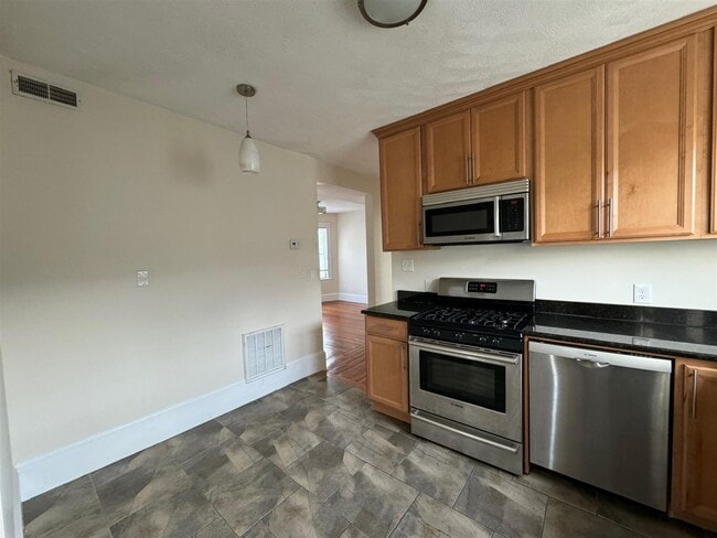 Photo - 65 Conwell Ave Unit 3