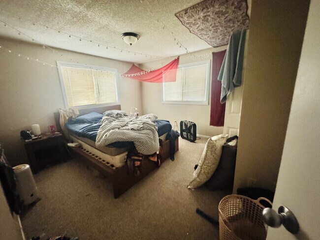 Charming 3-Bed Gem in the Heart of Minneapolis - Cozy Lower level duplex.