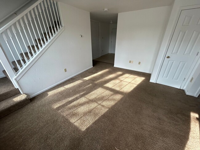 Building Photo - 631 Hope St Unit 631