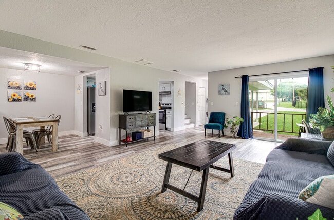 Photo - 427 W Rich Ave