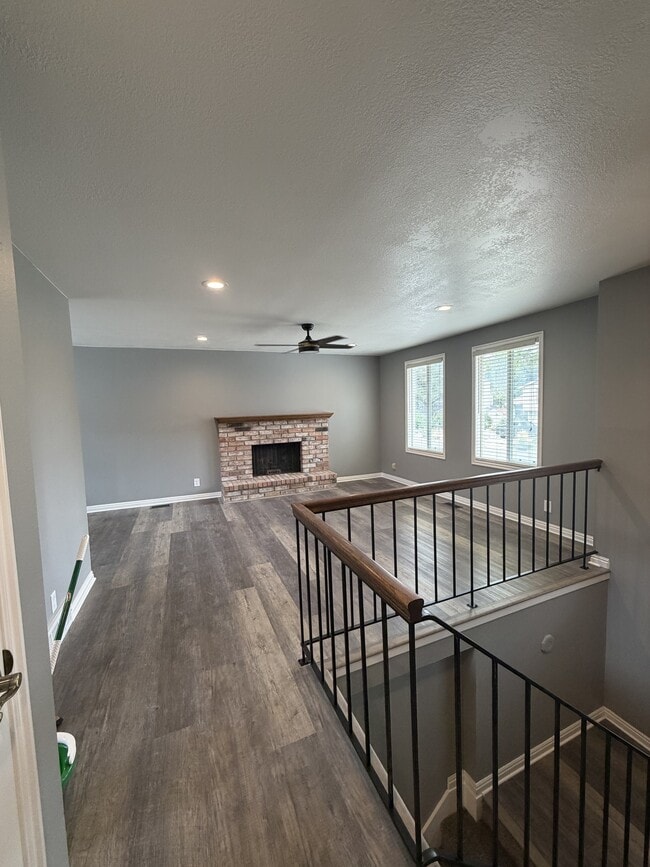 Photo - 3212 Hollyhock Hill