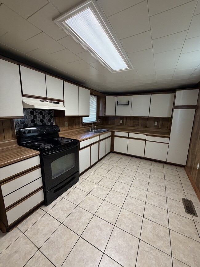 Photo - 6793 Edwards Ave