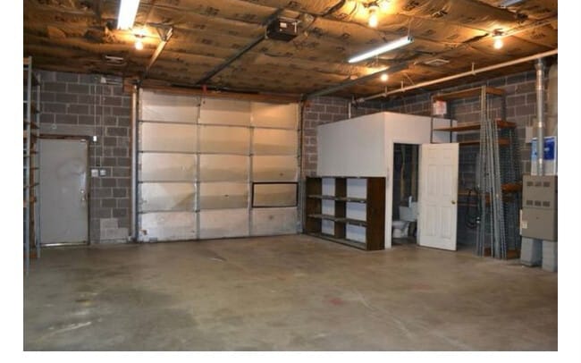 Photo - 1050 Main St