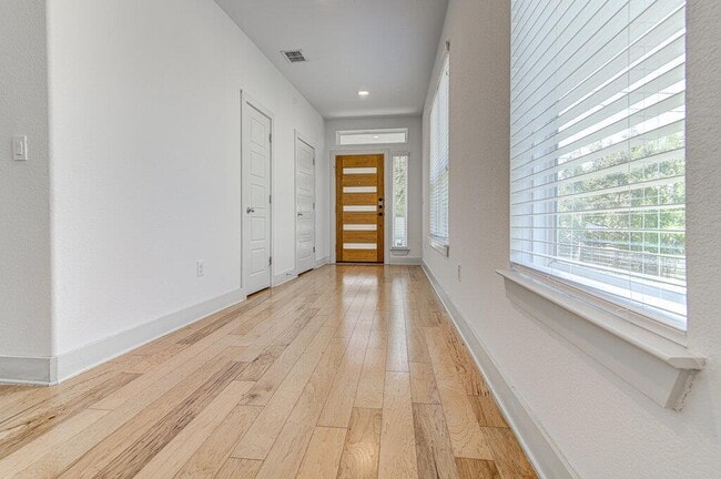 Photo - 2117 Maxwell Ln
