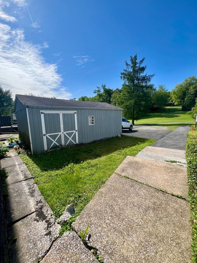 Photo - 387 E Howard St Unit B