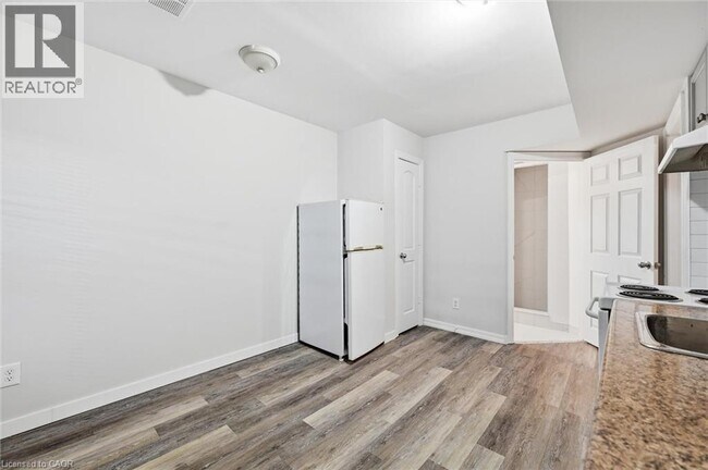 Photo - 13 Westinghouse Ave