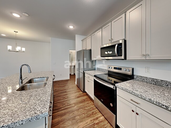 Photo - 814 S 150th Dr