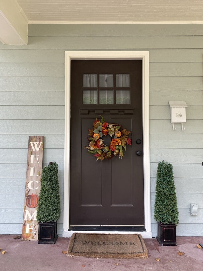 Photo - 4751 Windsor Street