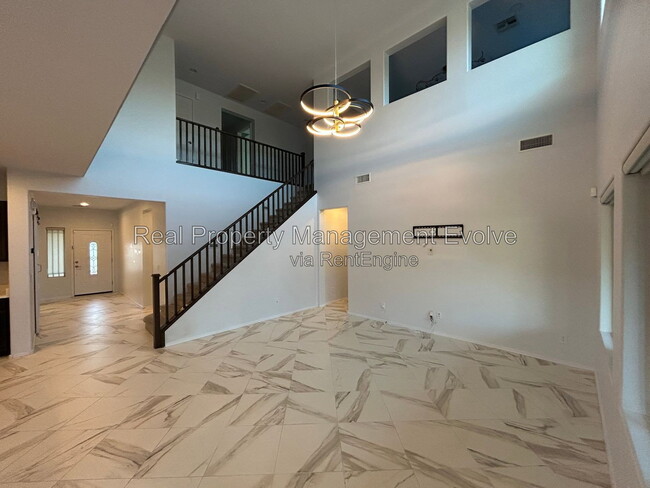 5164 W Quail Track Dr