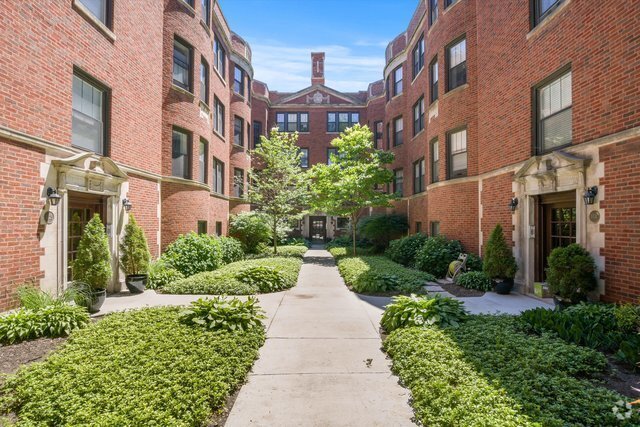 Building Photo - 1427 W Elmdale Ave Unit 1B Rental