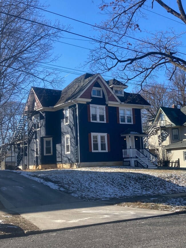 Building Photo - 308 7th Ave Unit 1