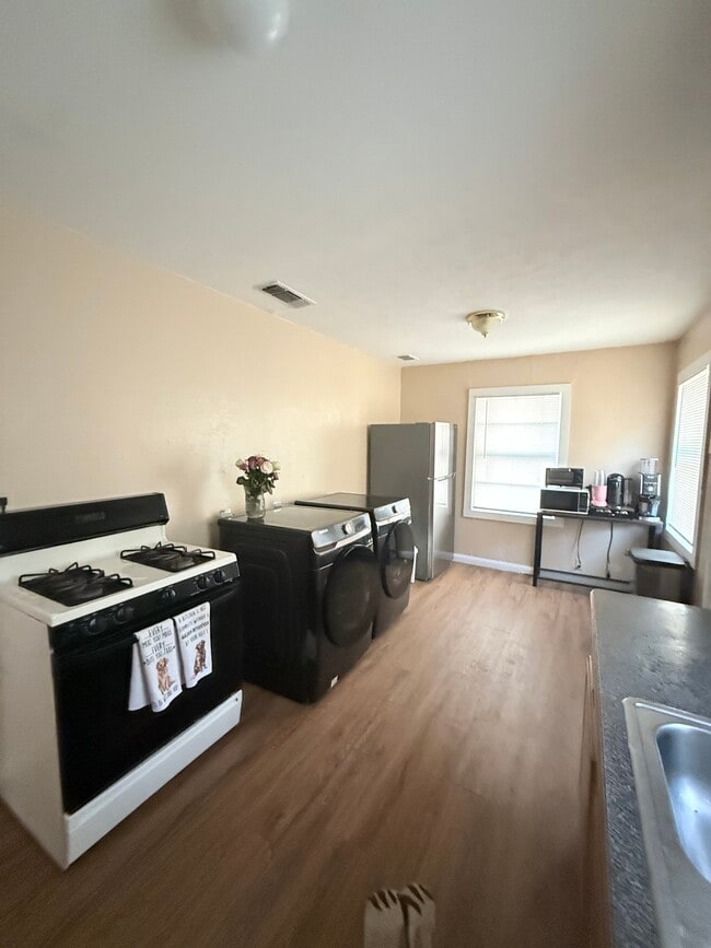 Photo - 5136 Almena Rd