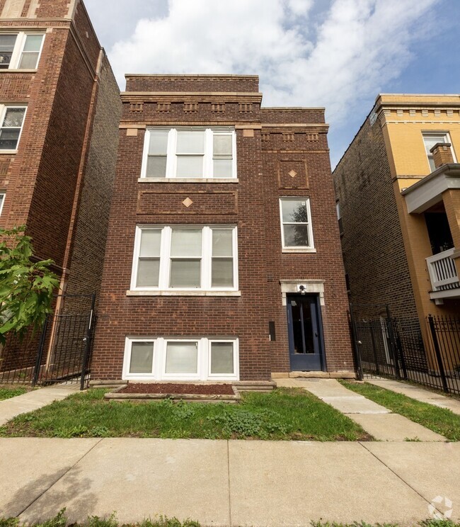 Building Photo - 2850 W Barry Ave Rental