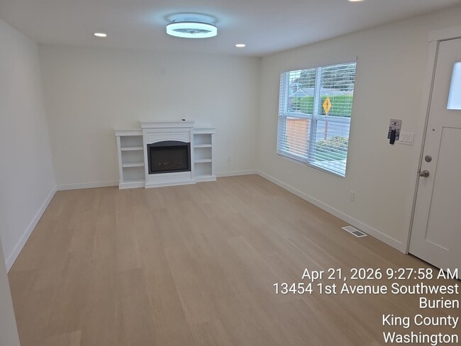 Photo - Burien Newly remodeled home - 3 bedrooms 2 bathrooms - A must see - available NOW